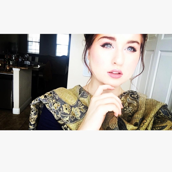 Meet your Posher, Ashlee - Picture 1 of 1